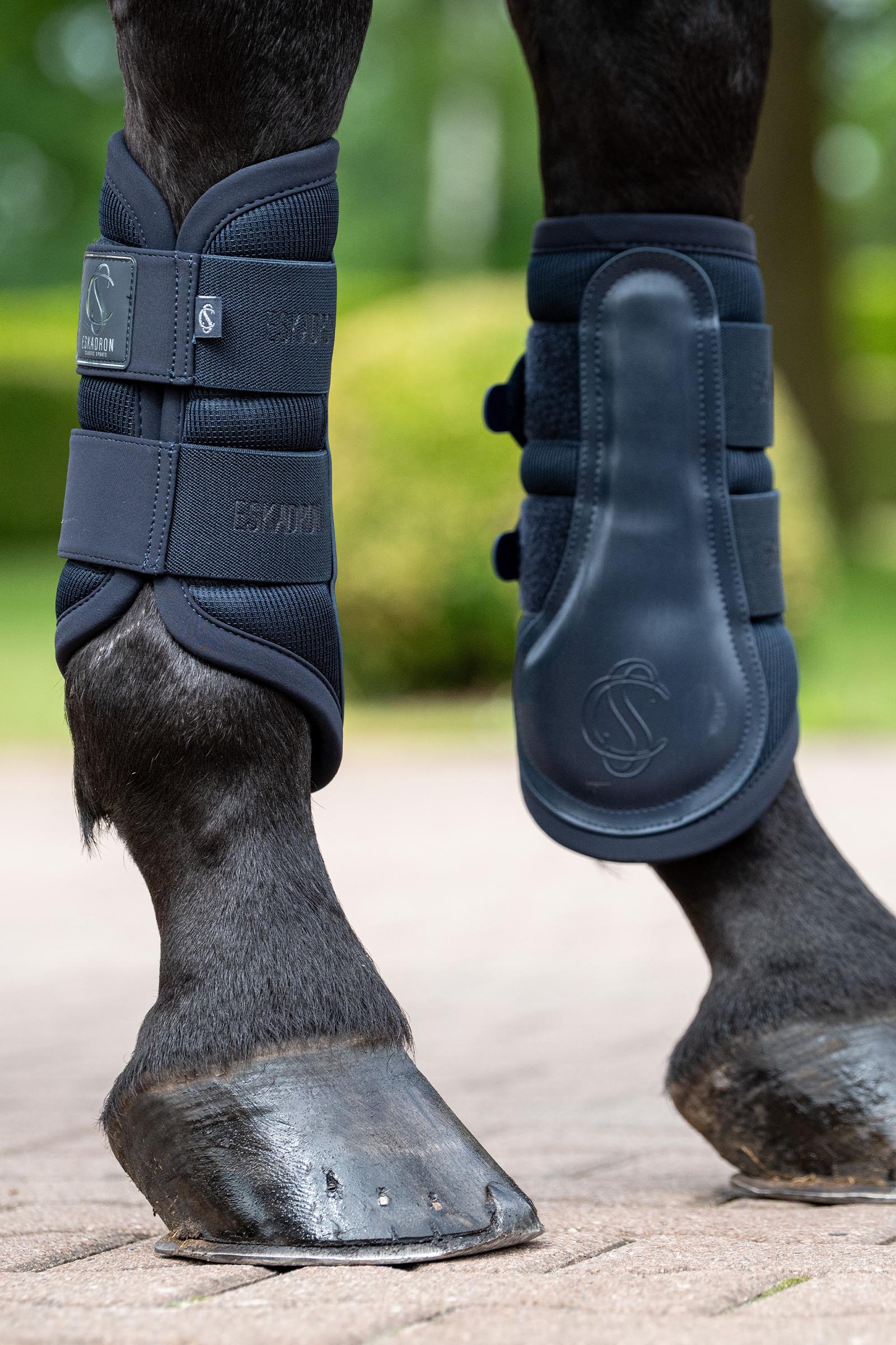 Eskadron Classic Sport SS26 Stinchiere in mesh