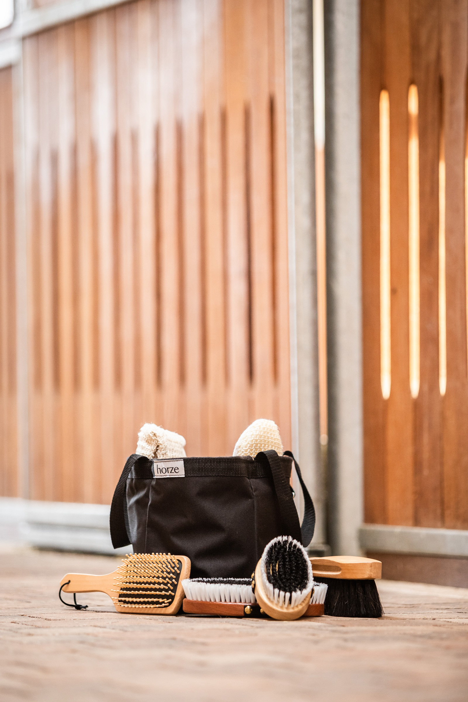 Set per toelettatura in legno Horze