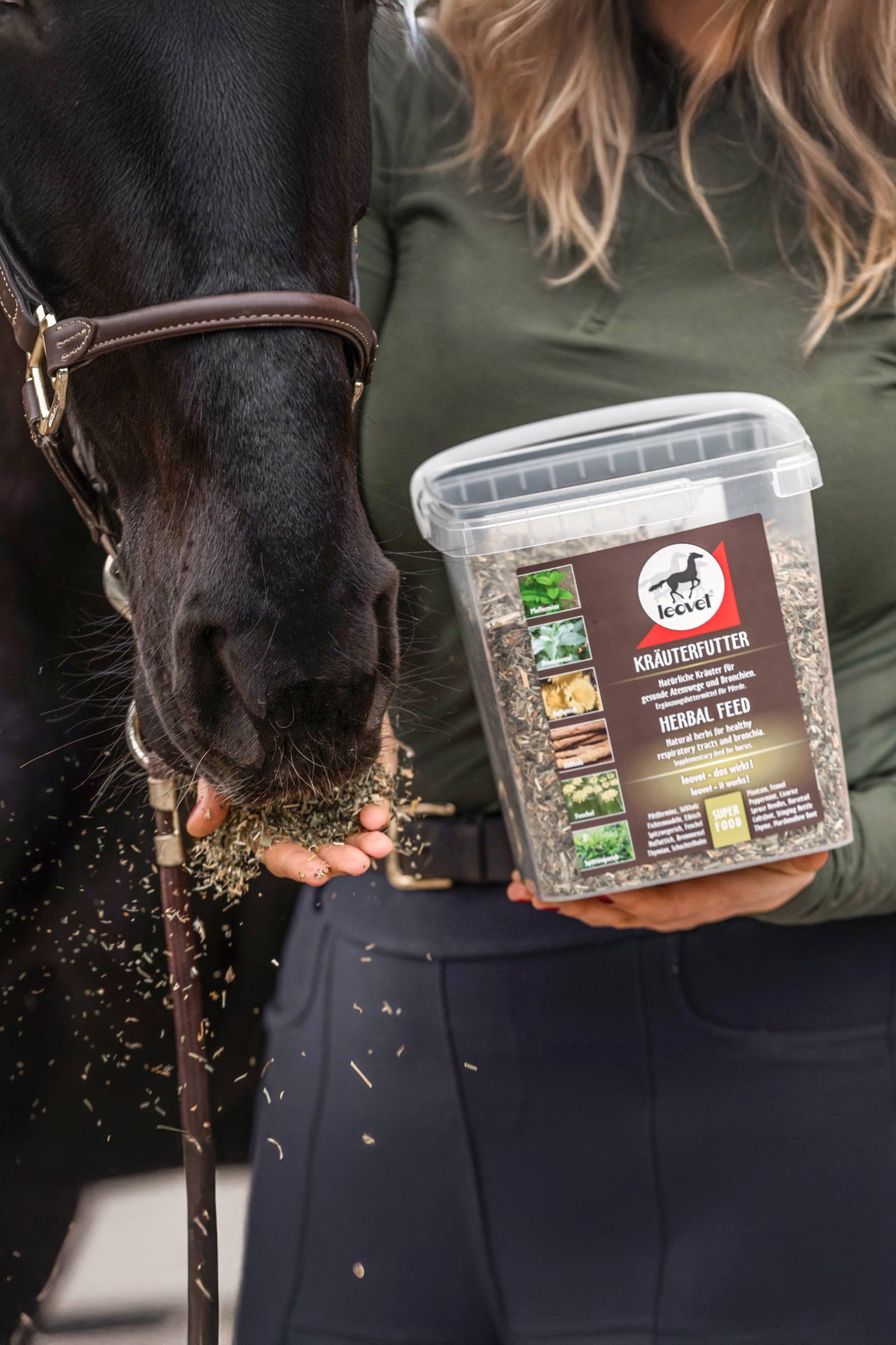 Mangime a base di erbe Leovet, 800 g