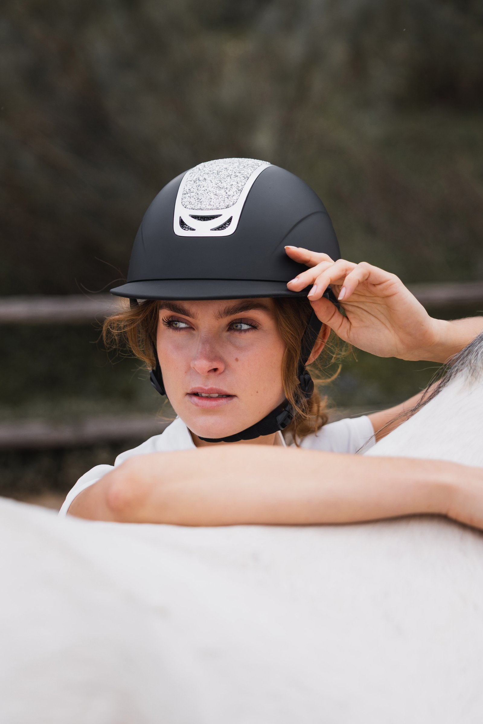 Horze Arix II Casco da equitazione con ornamento in cristallo