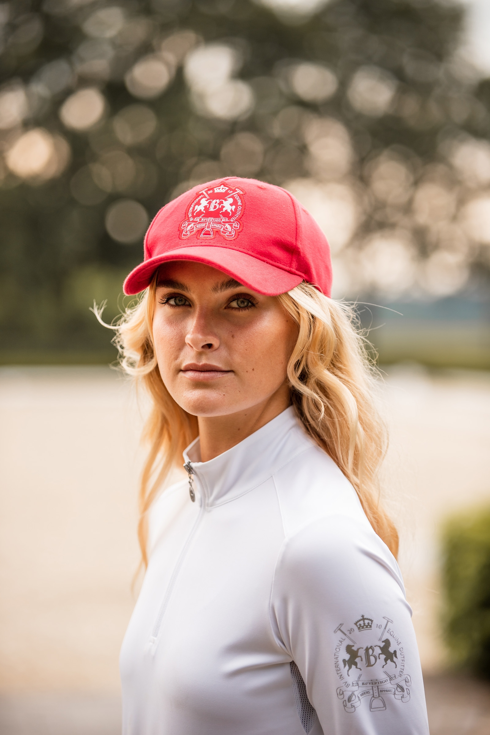 B Vertigo Cappello con logo