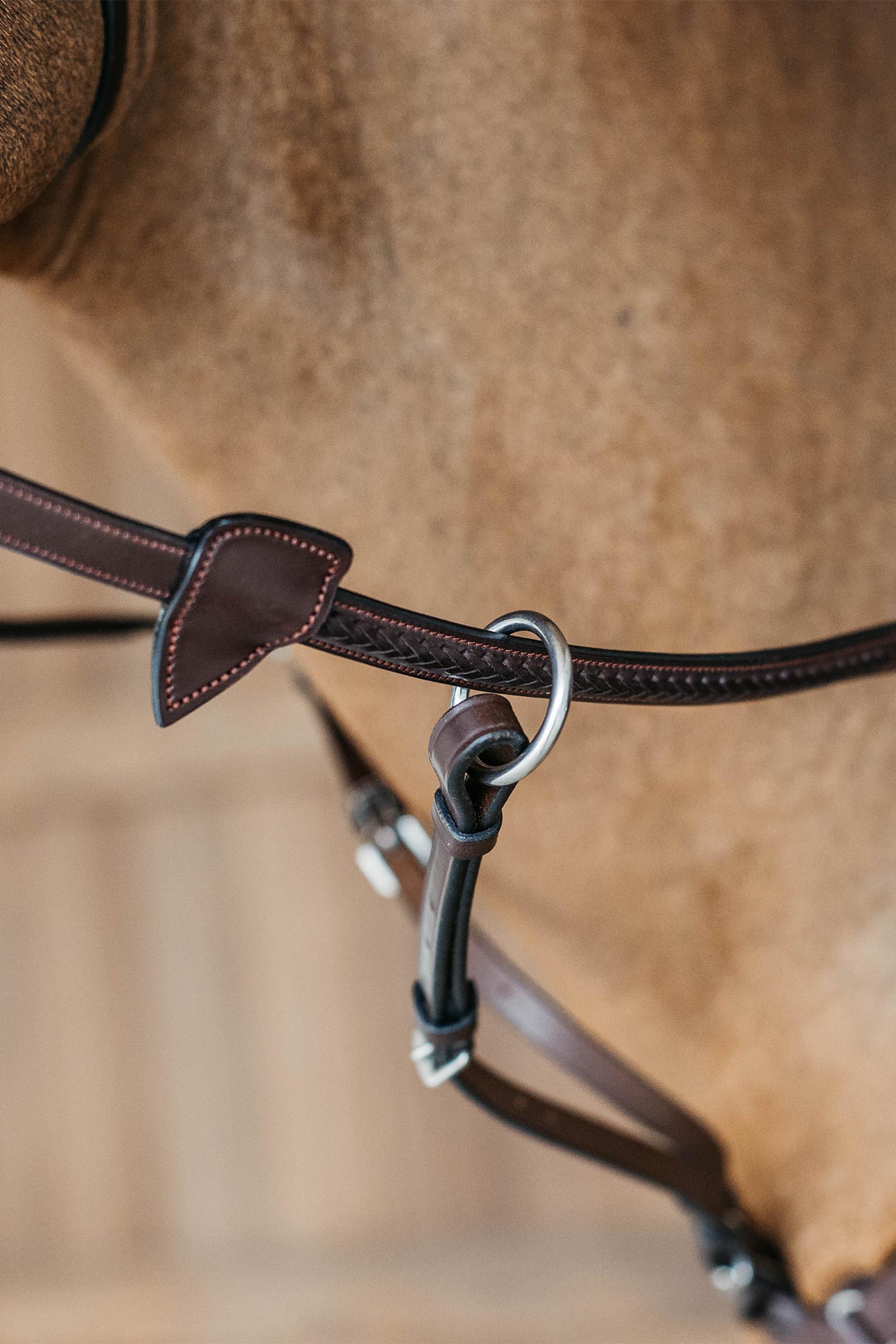 Dy'on New English redini in gomma (13 mm), intrecciate con 7 fermagli in pelle