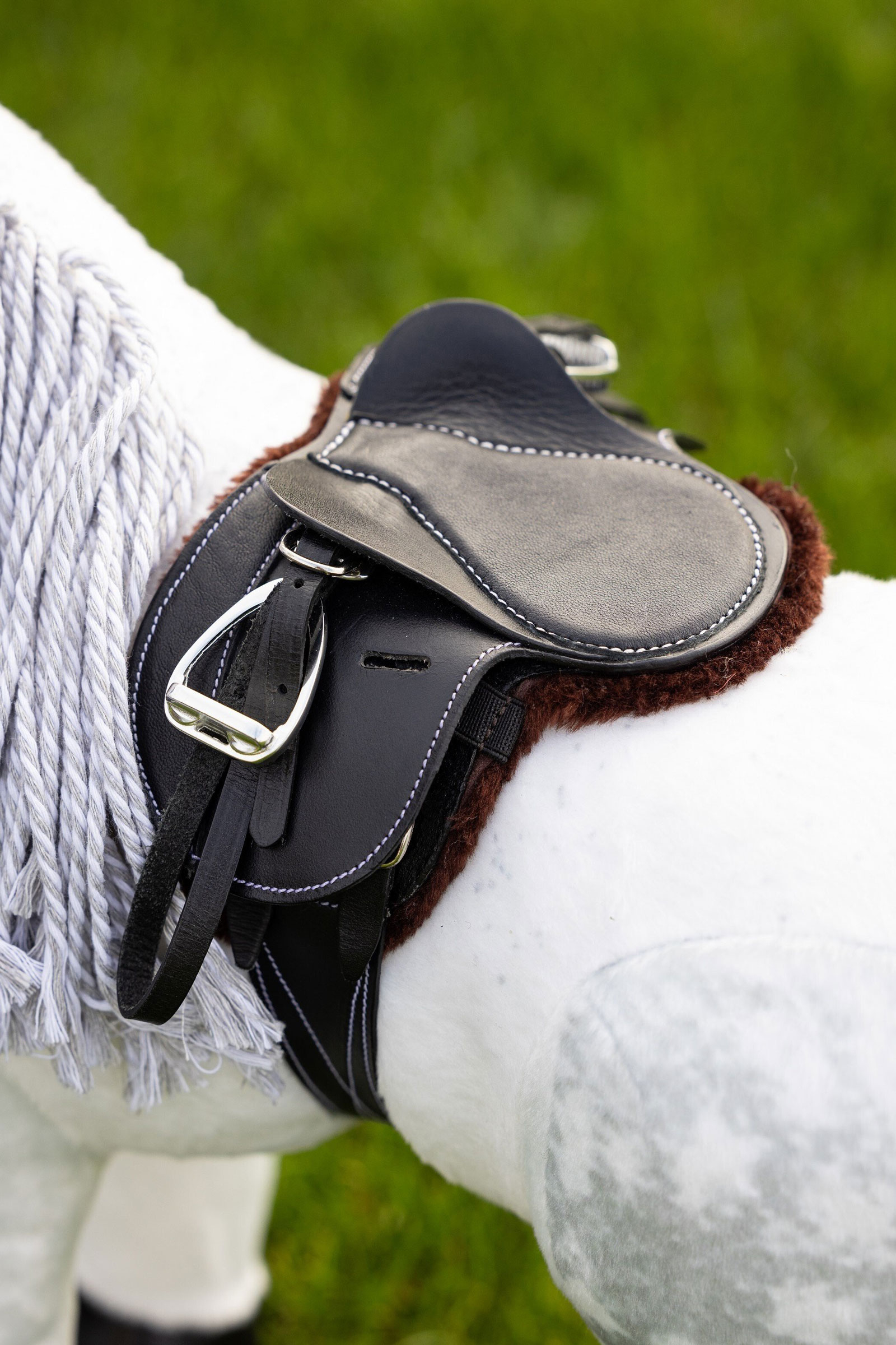 LeMieux Toy Pony d&iacute;jlovas nyeregal&aacute;t&eacute;t show