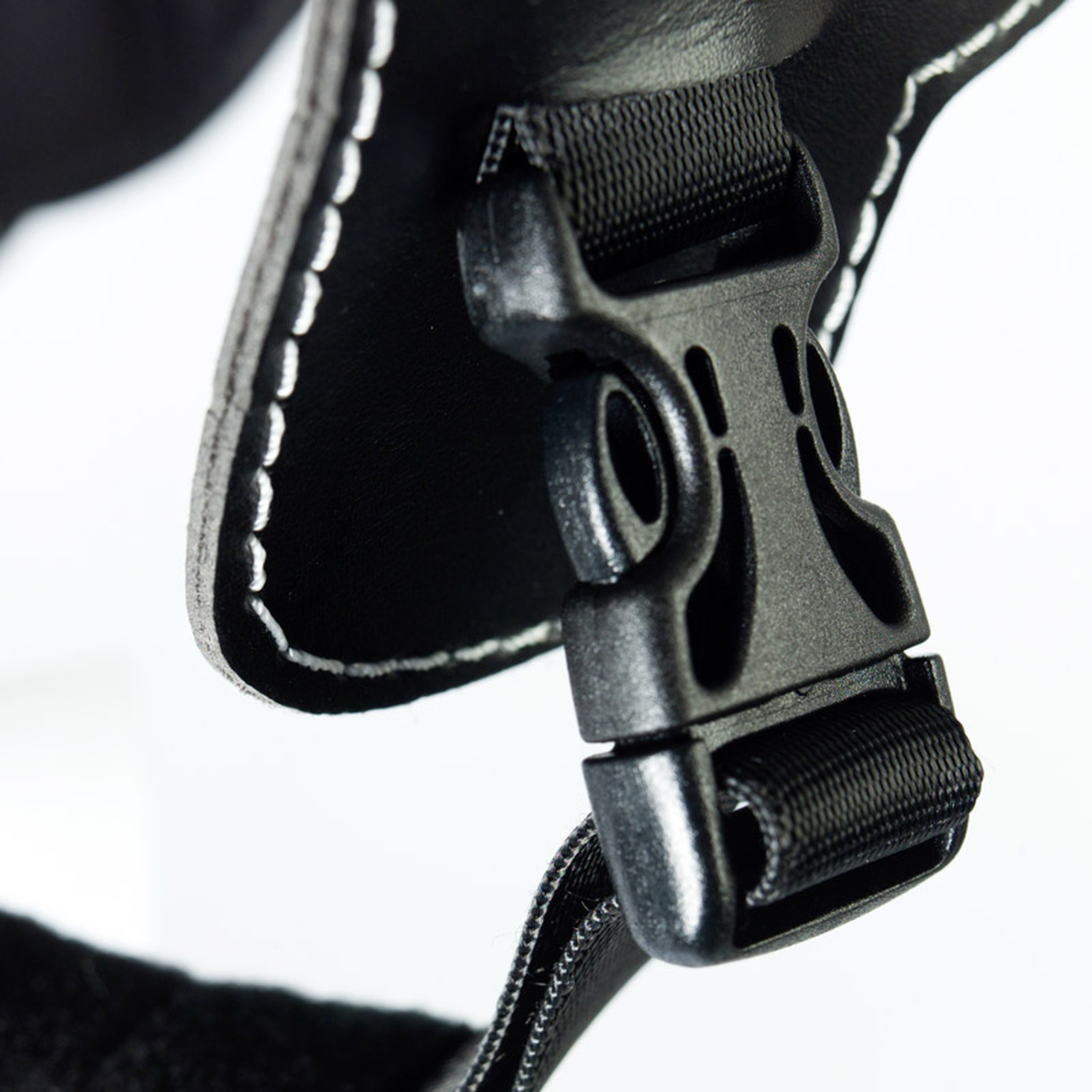 Casco Finntack Elite in fibra di carbonio