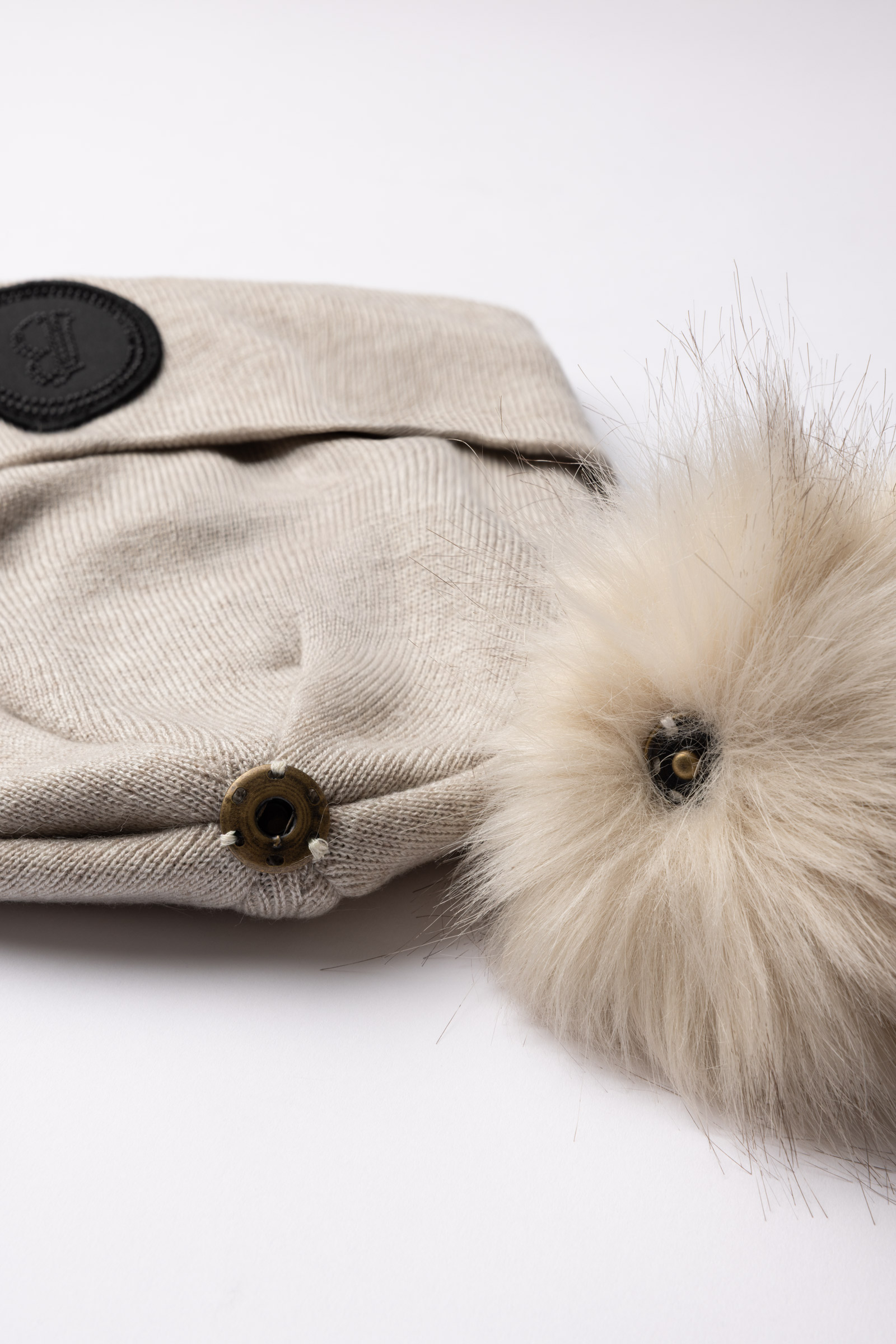 B Vertigo Sydney Cappello lavorato a maglia con pompon rimovibile