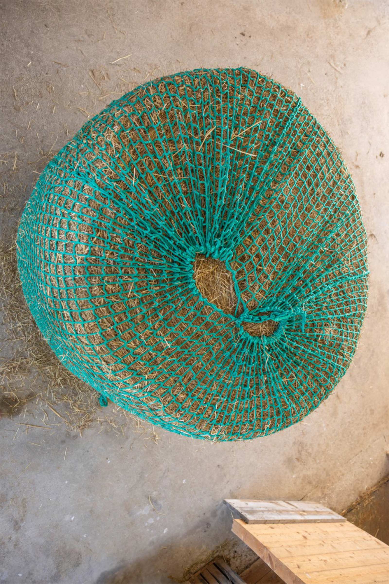 Rete da fieno Kerbl per balle tonde, appesa