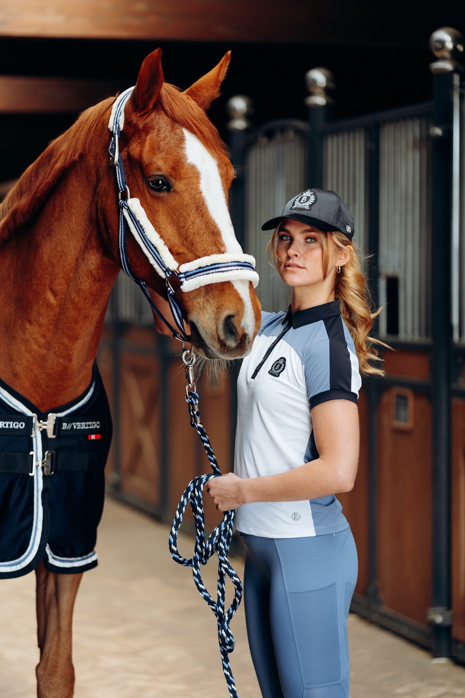 B Vertigo Cameron Capezza con pelliccia sintetica