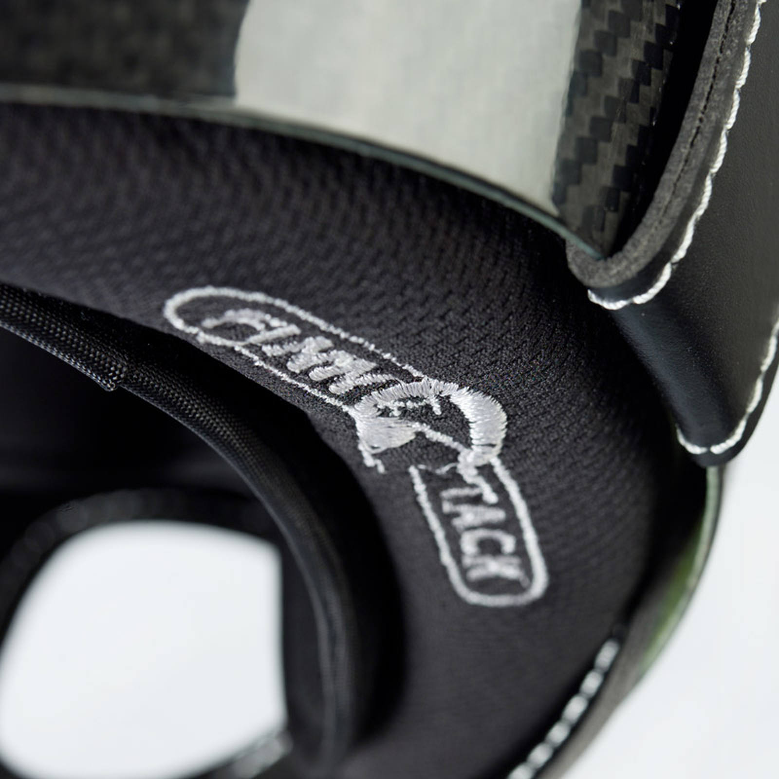 Casco Finntack Elite in fibra di carbonio